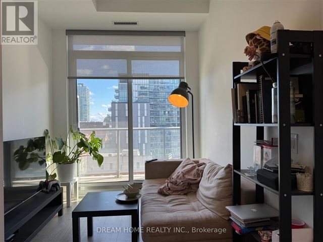 East United Condos - 808 120 Parliament Street - photo 2