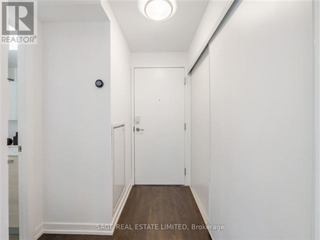 Q Loft - 301 1205 Queen Street West - photo 3