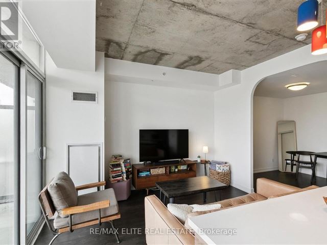 Q Loft - 607 1205 Queen Street West - photo 1