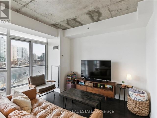 Q Loft - 607 1205 Queen Street West - photo 2