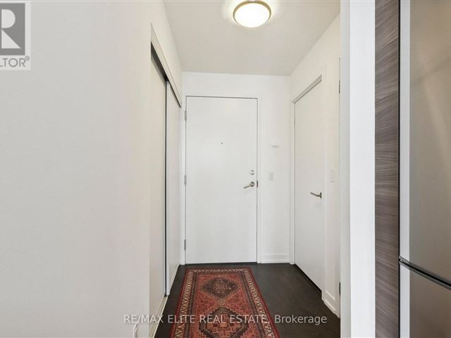 Q Loft - 607 1205 Queen Street West - photo 3