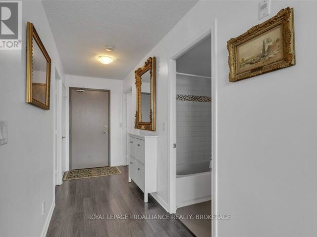 121 Queen St - 701 121 Queen Street - photo 2