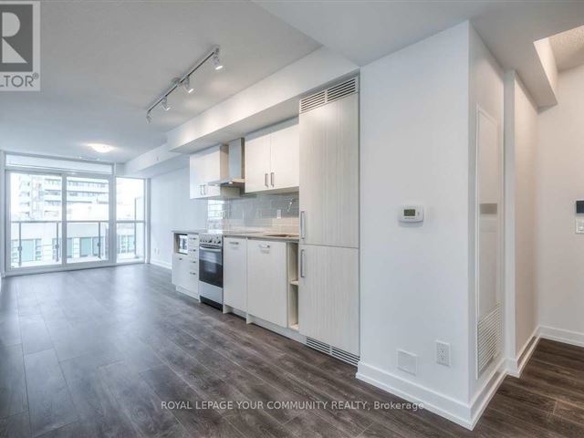 The Eglinton - 1005 125 Redpath Avenue - photo 3