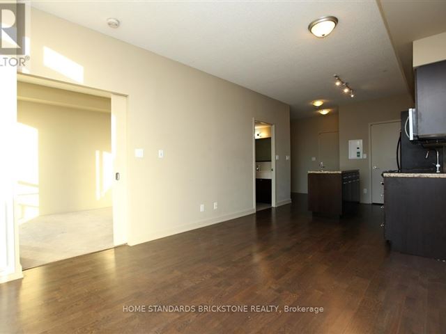 Boutique 2 - 2506 126 Simcoe Street - photo 3