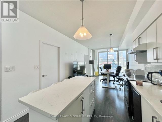 Boutique 2 - 2705 126 Simcoe Street - photo 3