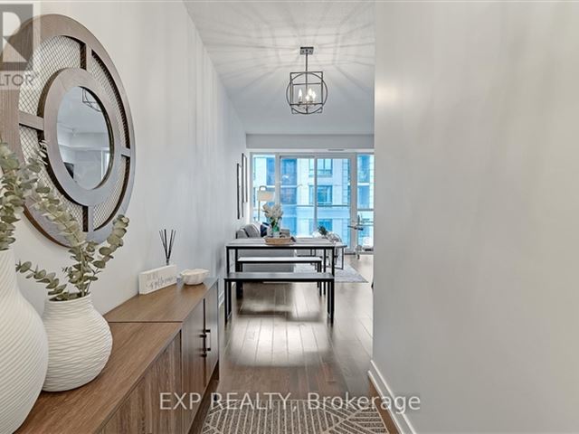 Boutique 2 - 1407 126 Simcoe Street - photo 2