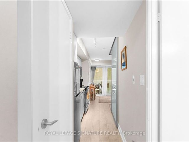 Boutique 2 - 402 126 Simcoe Street - photo 3