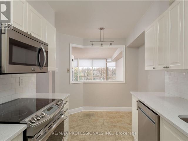 Barclay Terrace 2 - 605 1300 Islington Avenue - photo 2