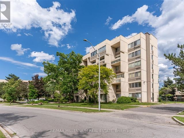 The Villas Oakville - 308 1300 Marlborough Court - photo 2