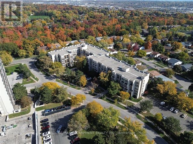 The Villas Oakville - 119 1300 Marlborough Court - photo 1