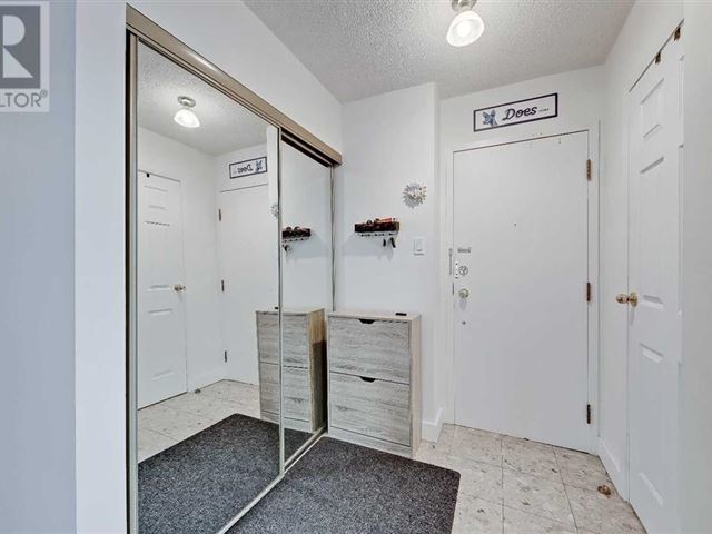 1323 15 AVE SW - 202 1323 15 Avenue Southwest - photo 2