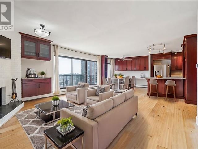 1330 15 AVE SW - 1501 1330 15 Avenue Southwest - photo 1