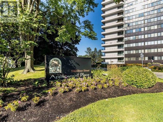 Applewood Place - 419 1333 Bloor Street - photo 1