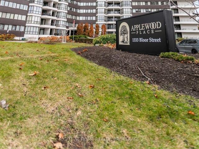 Applewood Place - 901 1333 Bloor Street - photo 1