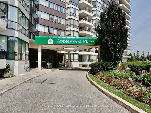 Applewood Place - 1816 1333 Bloor Street - photo 2