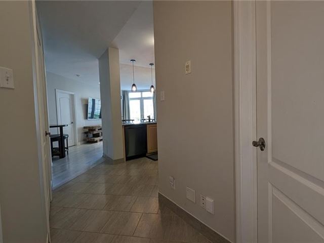 Chateau Royale - 115 135 James Street South - photo 2