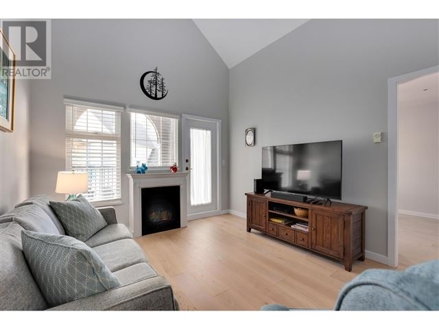 1369 56 ST - 403 1369 56 Street - photo 2