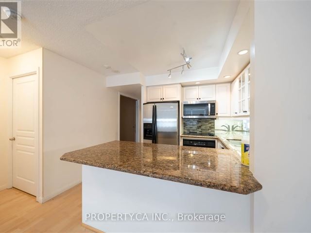 University Plaza - 1413 140 Simcoe Street - photo 1