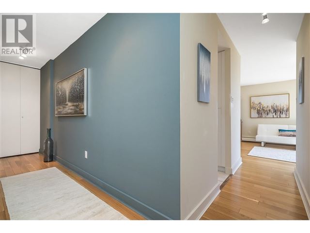 Hemingway Place -  1412 Esquimalt Avenue - photo 3