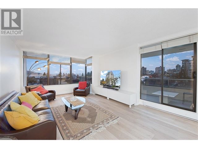 Westerlies - 401 1480 Duchess Avenue - photo 1