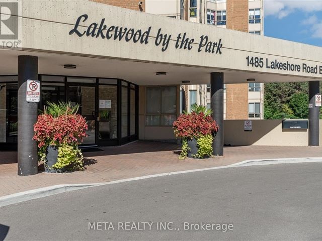 Lakewood on the Park -  1485 Lakeshore Road East - photo 2