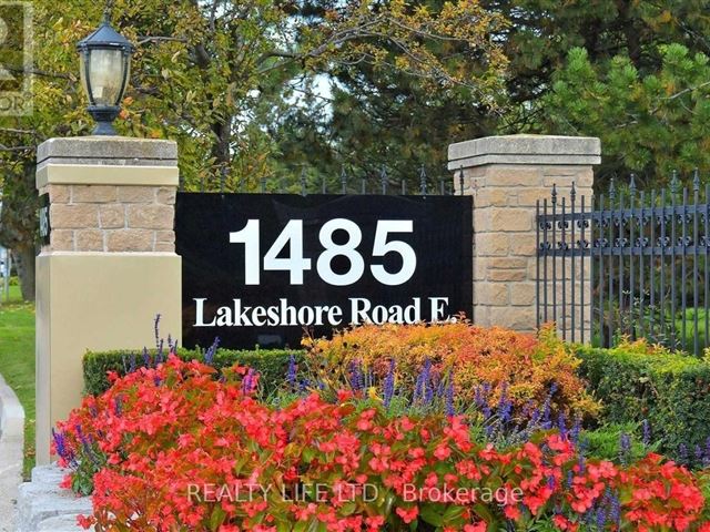 Lakewood on the Park - 1003 1485 Lakeshore Road East - photo 2