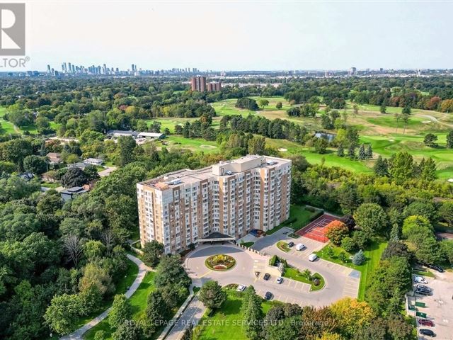 Lakewood on the Park - 312 1485 Lakeshore Road East - photo 1