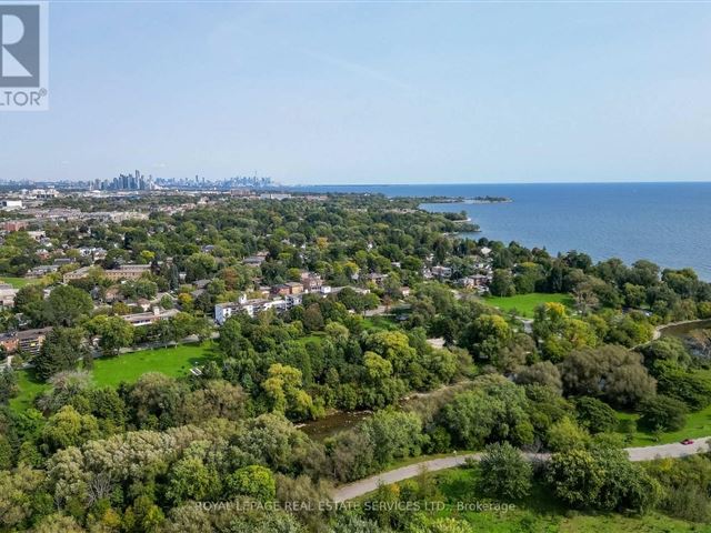 Lakewood on the Park - 312 1485 Lakeshore Road East - photo 3