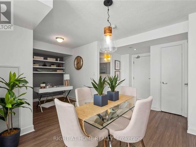 N1 | N2 - CityPlace - 2207 15 Fort York Boulevard - photo 2