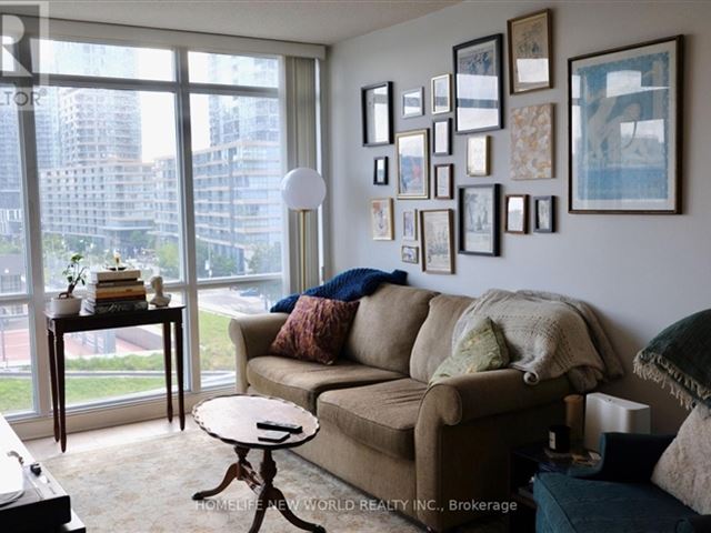 N1 | N2 - CityPlace - 901 15 Fort York Boulevard - photo 2