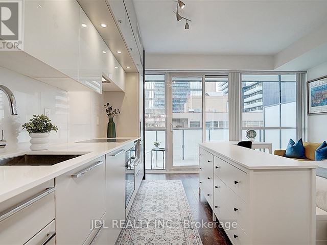 Karma Condos - 1406 15 Grenville Street - photo 1