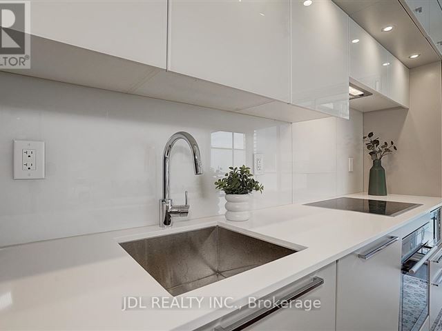 Karma Condos - 1406 15 Grenville Street - photo 3