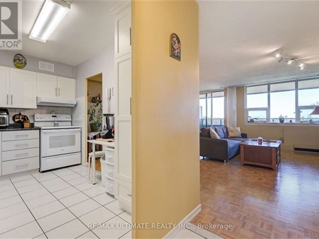 Humber Hill Towers - 1614 15 La Rose Avenue - photo 3