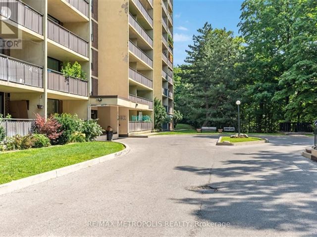 15 London Green Court Condos - 509 15 London Green Court - photo 2