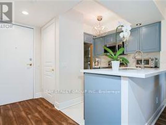Triomphe-East Tower - 725 15 Northtown Way - photo 2