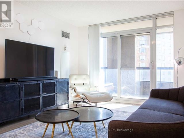 Triomphe-East Tower - 623 15 Northtown Way - photo 2