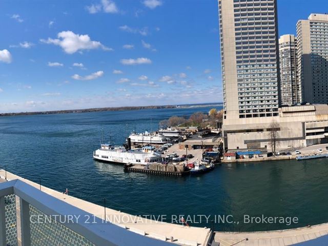 Pier 27 The Tower On The Lake - 911 25 Queens Quay East - photo 3