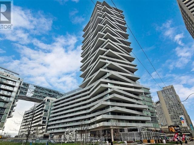 Pier 27 The Tower On The Lake - 1401 25 Queens Quay East - photo 1