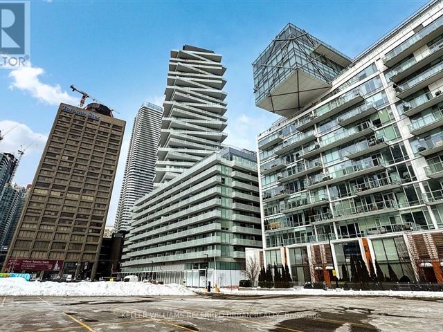 Pier 27 The Tower On The Lake - 1401 25 Queens Quay East - photo 2