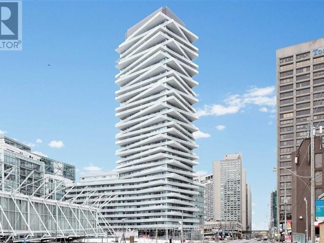 Pier 27 The Tower On The Lake - 1407 25 Queens Quay East - photo 1