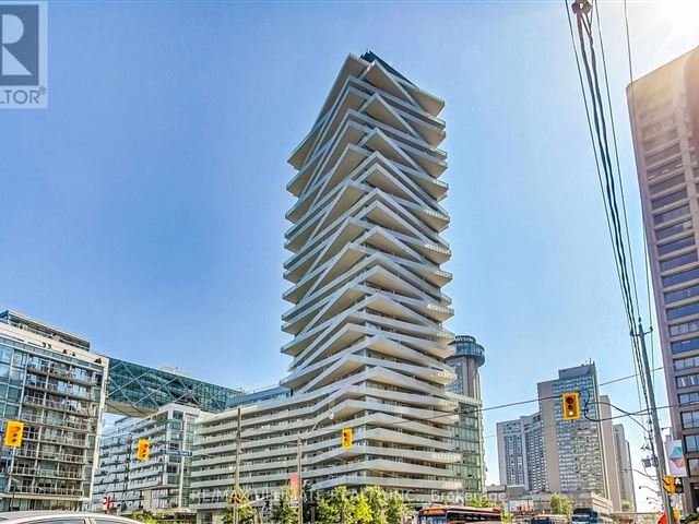 Pier 27 The Tower On The Lake - 614 25 Queens Quay East - photo 1