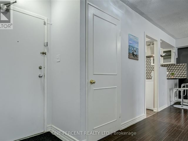 15 Sewells Rd - 1201 15 Sewells Road - photo 2