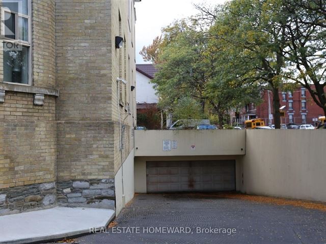 150 Beverley Street Condos - 2h 150 Beverley Street - photo 2