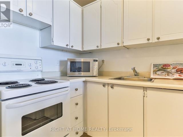 150 Charlton Condos - 1603 150 Charlton Avenue East - photo 3