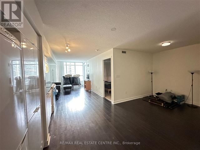 Parade 2 - Cityplace - 541 151 Dan Leckie Way - photo 2