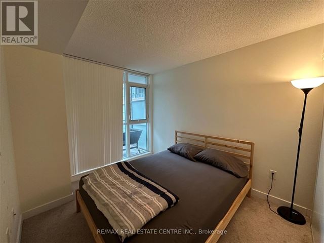 Parade 2 - Cityplace - 541 151 Dan Leckie Way - photo 3