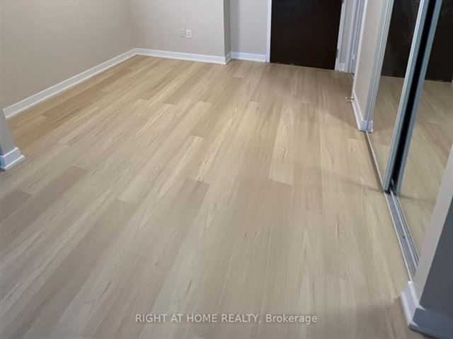 Parade 2 - Cityplace - 350 151 Dan Leckie Way - photo 2