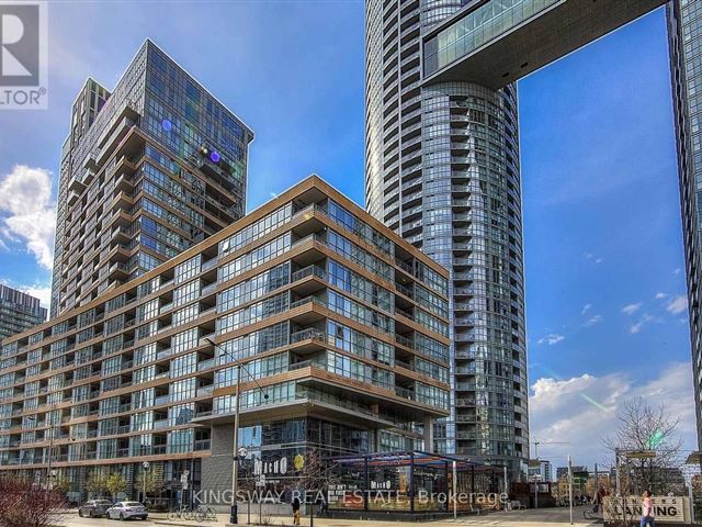 Parade 2 - Cityplace - 307 151 Dan Leckie Way - photo 2