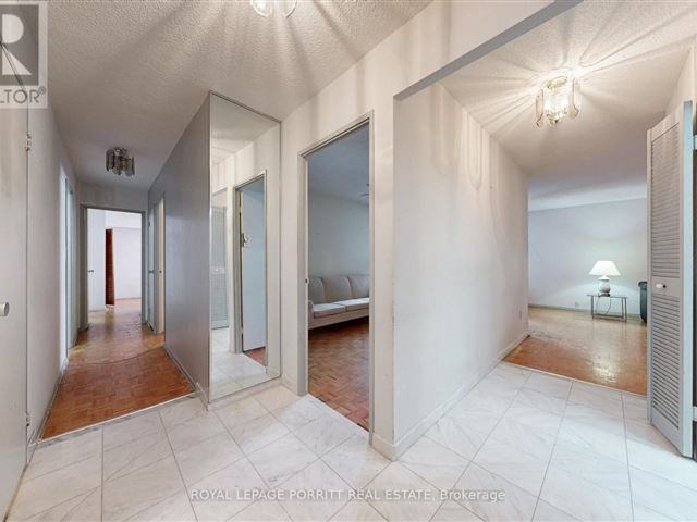 1535 Lakeshore - 905 1535 Lakeshore Road East - photo 2