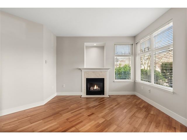 15392 16a AVE - 107 15392 16a Avenue - photo 3